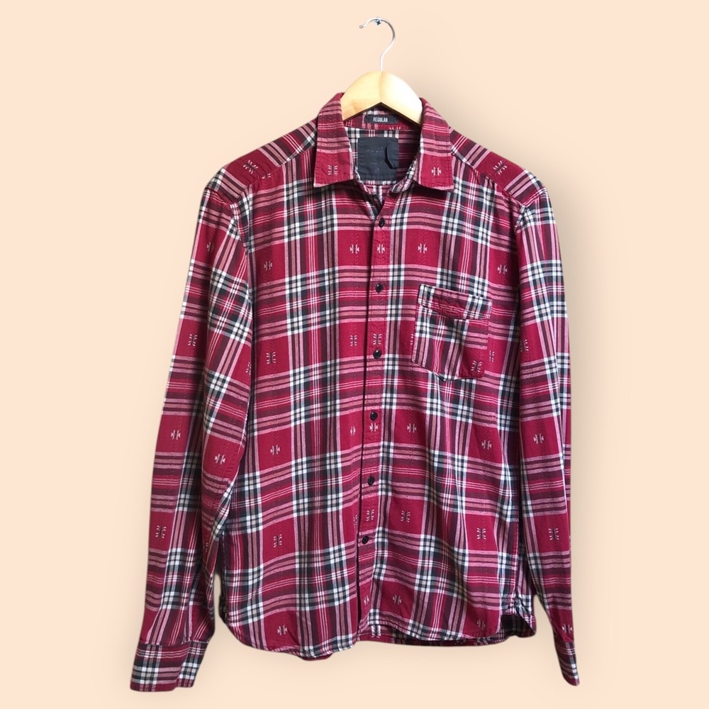 H&M L.O.G.G. Red Plaid Flannel Collared Shirt Button Front Casual Comfort Medium